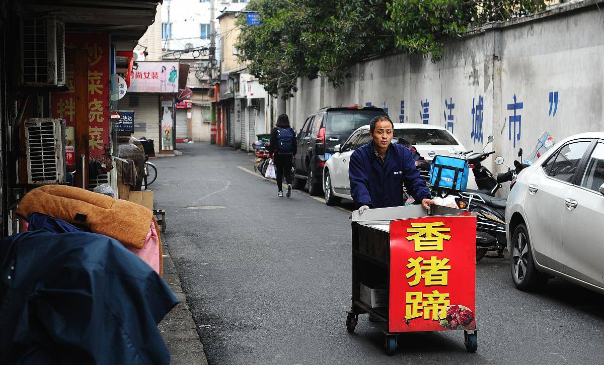 摆摊路上的小生活，夫妻创业的商机探寻