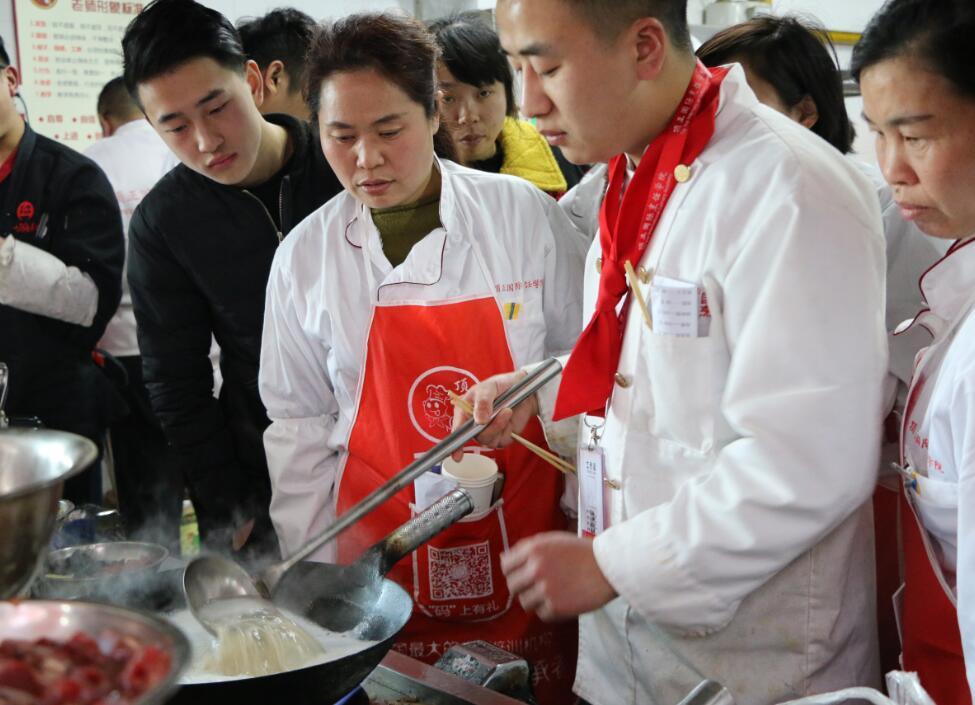 简单美食制作与盈利之路，探索热门美食创业商机