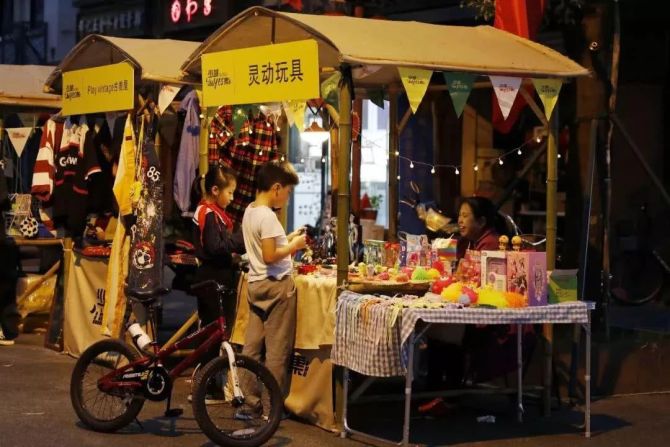 摆摊卖什么最赚钱？探寻热门盈利点与市场策略