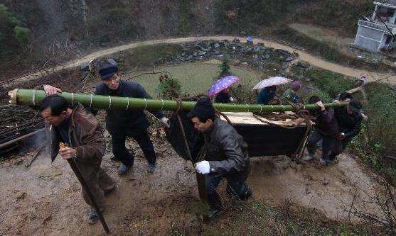 棺材一落地全家不吉利 棺材一落地全家不吉利小说