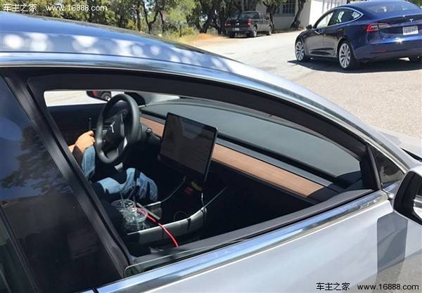 model3外挂屏幕 model3屏幕功能介绍