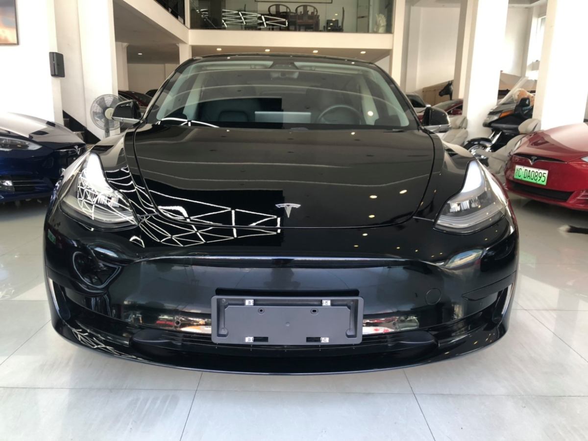 特斯拉款model3黑色 特斯拉model3黑色好看吗