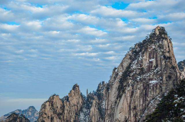 黄山的三大主峰 黄山三大主峰图片