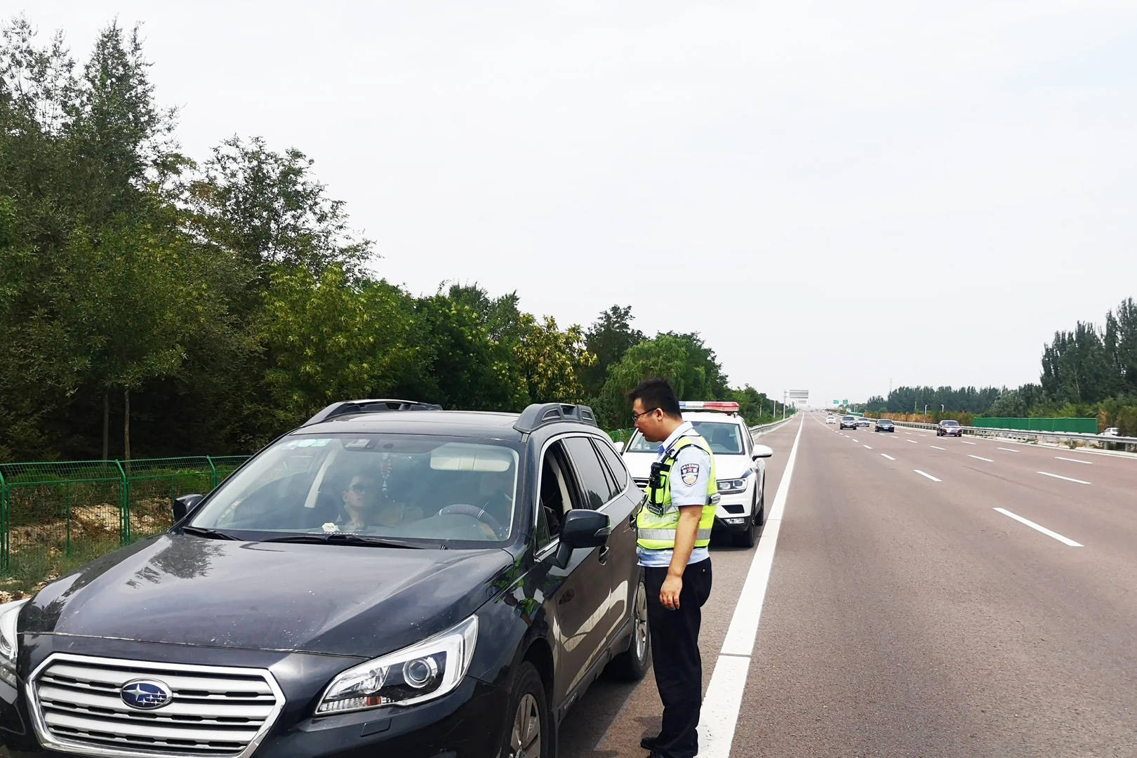 高速路边停车怎么处罚 高速公路路边停车怎么处罚