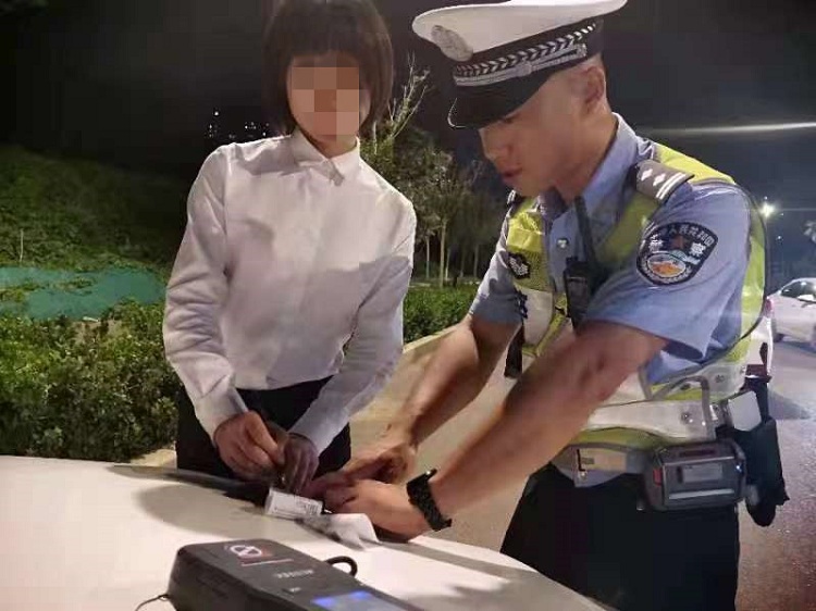 女司机酒驾要嫁给交警 女司机酒驾要嫁给交警吗